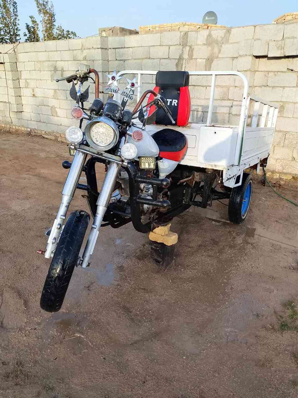 سلام عليكم ستوته لبيع مديل 7باب ثاني رقم اسود ستوته بيه خياس بل شاصي اكسن 17مكينه مفتوحه بس ناعمه "سعره 850 ،،***********
