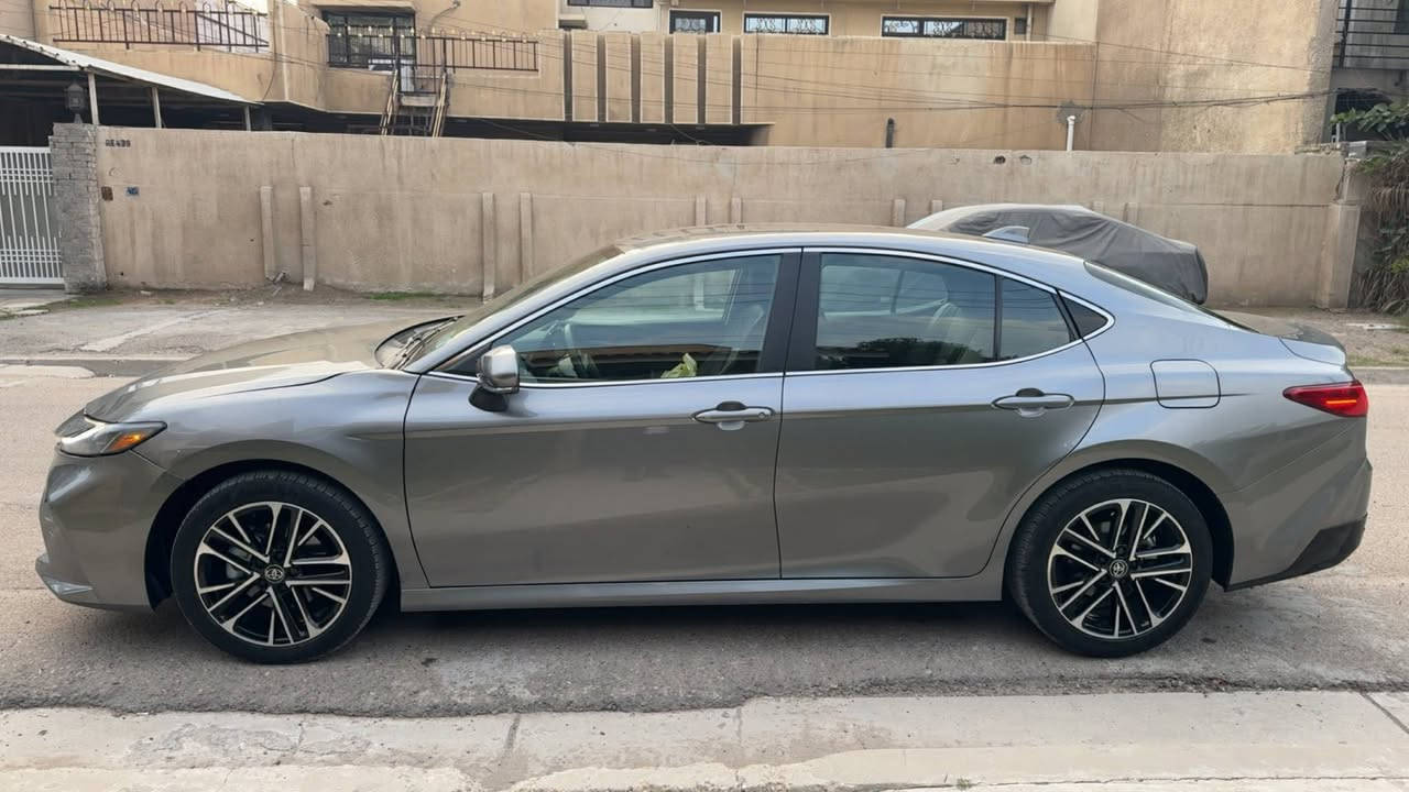 تويوتا كامري هايبرد امريكي 2025 ماشيه 8000 كيلو صبغ بنيد والدعاميه لون ويوجد بارد بسيط بخشم جاملغ فقط  ايرباك دركه وبرده مواصفاتها xle معروفه جلد سياره كشنات كهرباء وتدفء كشنات وشاشه كبيره وعدد الكتروني ورادرات ولايت دبل عدسه ويل جبير 
السعر 22500 دولار 

مكاني العامريه 
رقمي وات ساب فقط 
***********
