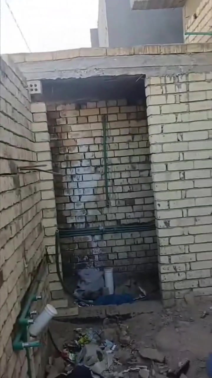 سلام عليكم 
هذه البيت للبيع مساحه ١٣٠ متر  زراعي سند ٢٥  مشمول بتطويب 
البيت كامل كهرباء ماء ومجاري والسطح كامل بناء طابوك جمهوري
السقف صب مركزي 
عنوانه.نجف مقابل قرية الغدير عمود ٢٦٨ وتدخل مسافه قليله عن شارع العام 

لاستفسار الاتصال او واتساب على هذه الرقم ***********
