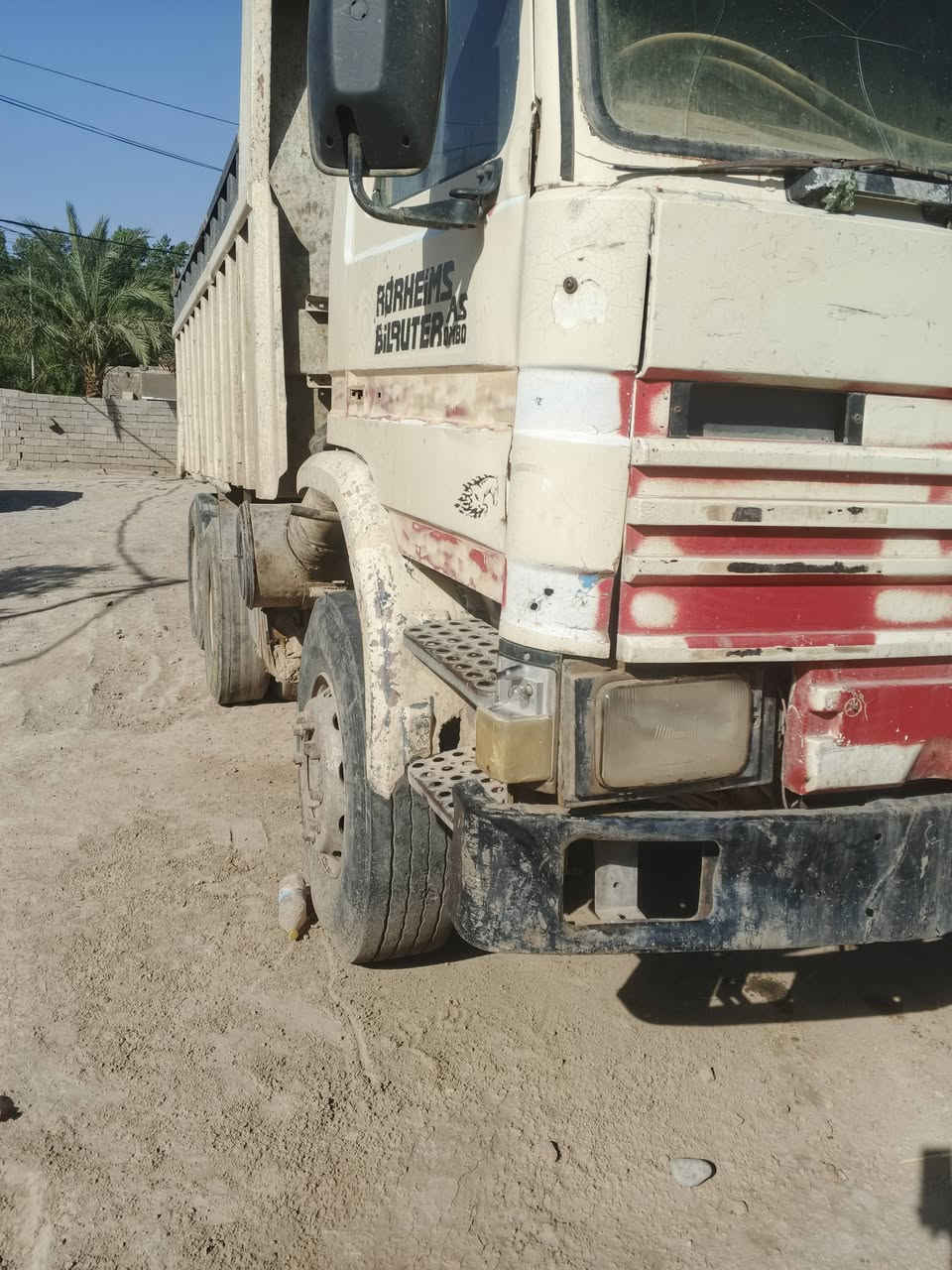 سكانيا سنكل سحال موديل تسعينات بدي شمالي تخم تاير مجموعة فالفو ام الالكي خفيفه مكينه جديده لا تنقص ولا تبخر رقم ذي قاي تحويل ثاني يوم شاصي باجر مكفول تحويل ثاني يوم مكاني كوت   ***********سعر مناسب
