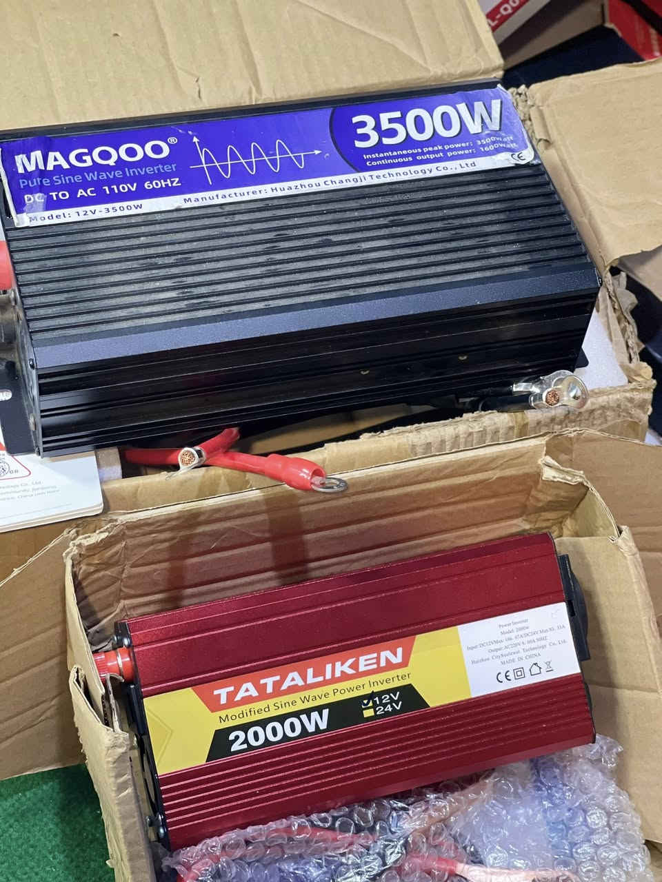 عاكسات كهرباء قطعتين الاثنين شغالات وشرط الشغل كامل ملحقات ومع الكراتين سعر القطعتين 70 الف مع التوصيل واتساب ***********
