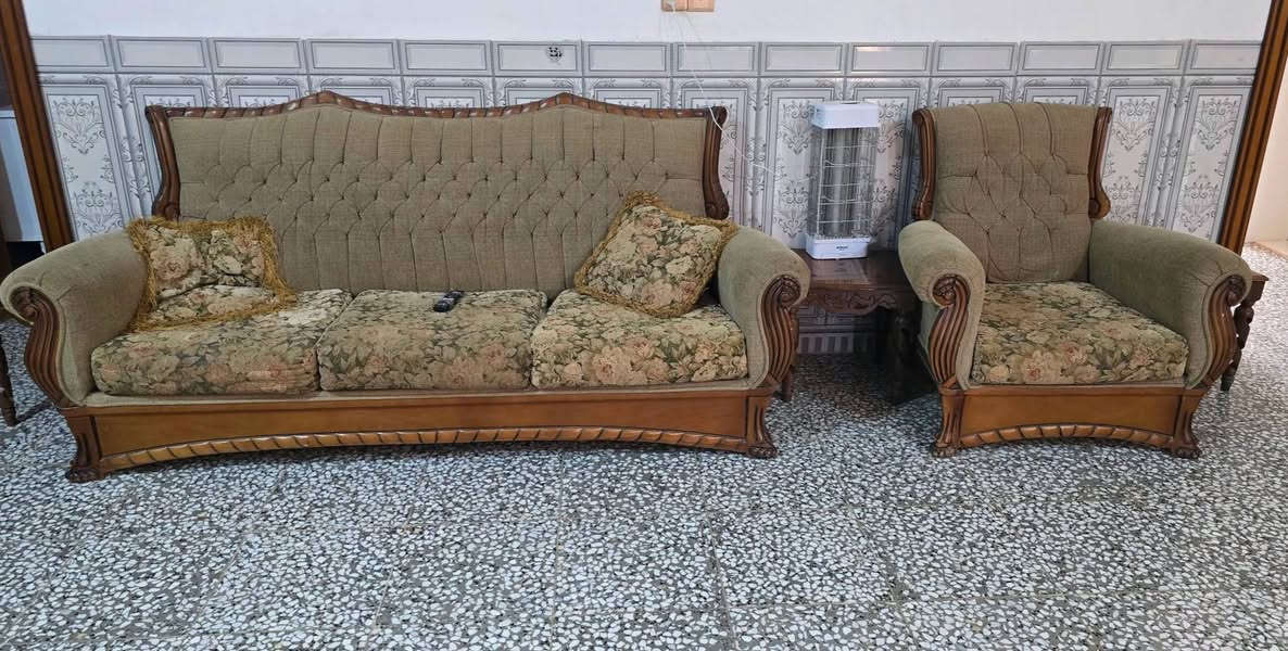 السلام عليكم 
تخم تركي 9 نفر خشب زان نظيف جدا وخالي من اي ضرر  للبيع بسعر ٤٠٠ الف دينار وبي مجال 
بابل _الكفل
للتواصل ***********
