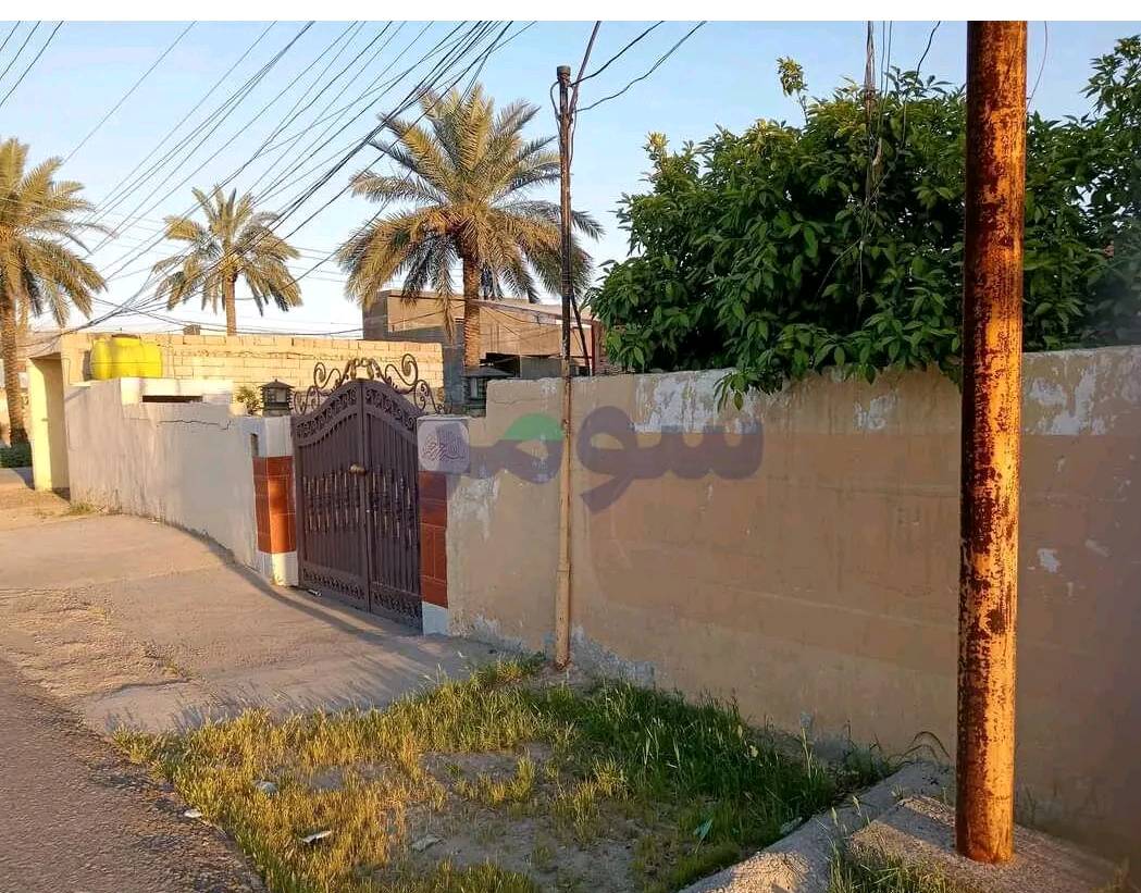 🏡 فرصة مميزة للبيع – أرض في المدائن بموقع ممتاز
للبيع أرض بمساحة 850 متر مربع في المدائن – مجاور محطة وقود المدائن، بموقع حيوي وقريب من جميع الخدمات.

✅ طابو زراعي وفق القرار 117.
✅ مشمولة بالتطويب.
✅ جميع معاملات البلدية مكتملة وجاهزة.

مواصفات العقار:

بيت بناء حديث.

بيت بناء قديم.

جميع الخدمات متوفرة: ✔️ ماء. ✔️ كهرباء. ✔️ مجاري. ✔️ إنترنت.

العقار مناسب للسكن، أو للاستثمار، أو لتقسيمه إلى عدة قطع مستقبلًا.
بس الصور قديمات 
📞 للاستفسار والمعاينة: ***********
