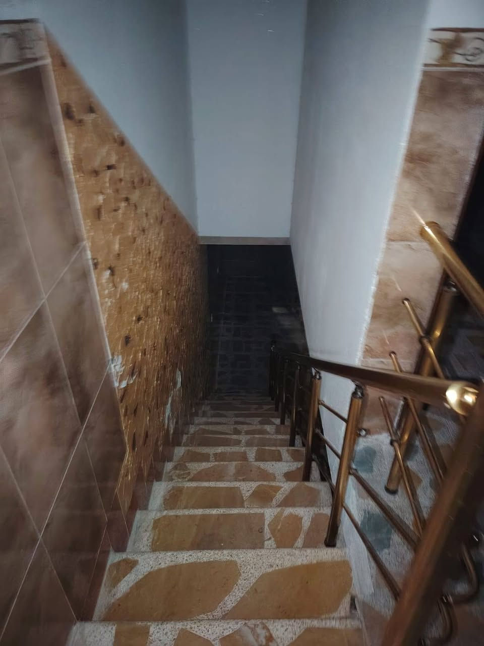 بيت الايجار حي السماح قرب جوري ماركت غرف نوم وهول واستقبال مطبخ و صحيات وكراج طابق الثاني غرف نوم  مطبخ و صحيات ***********/  ***********
