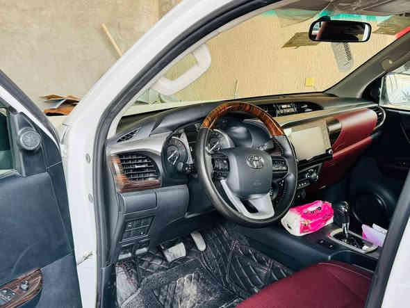 السلام عليكم 
بيكم هايلوكس موديل 2024 كويتي V6
ماشيه 40 رقم شمالي باسمي تحويل ثاني يوم
بيهه تكحيل بل جاملغ الايمن الامامي وموضح بصور 
مكان السياره الفلوجه 
السعر 38500$ وبيهه مجال 
***********
