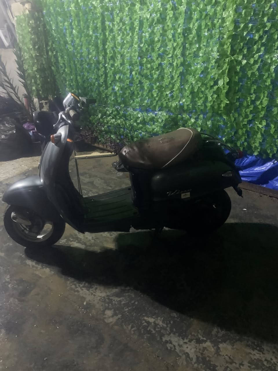 سلام عليكم 
كلاسك كامله مكمله فحل 
يرادلها شويه تنظيف كابريتر بس شغاله شلعه معدل 
ب٢٧٥ وبيها شي قليل مكاني الشعب ***********
