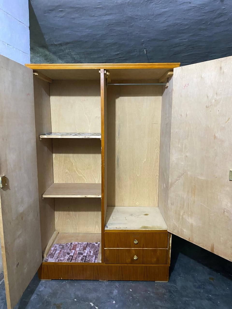 كنتور خشب صاج حطاطه درجة اولا
١٨٠ الف 
***********
