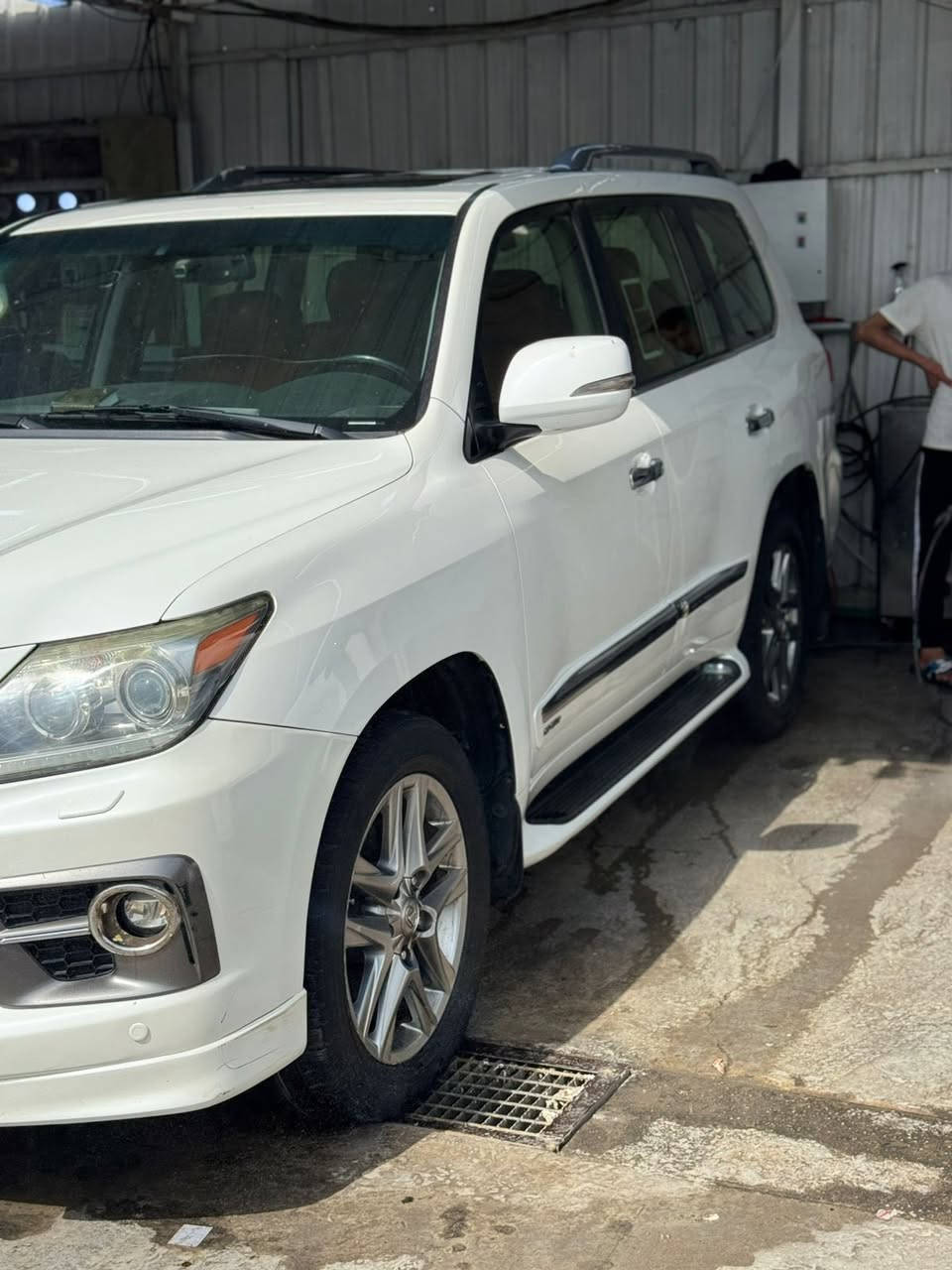 سلام عليكم لكزس موديل 2015 بريم اصل بيه جاملغ وبنيد وتكمه الخلفيه 5اشبار صبغ سياره باسمي تحويل شوكت متريد سعره 400وبيه مجال تجي وتشوف وتدلل  ***********مكاني بغداد
