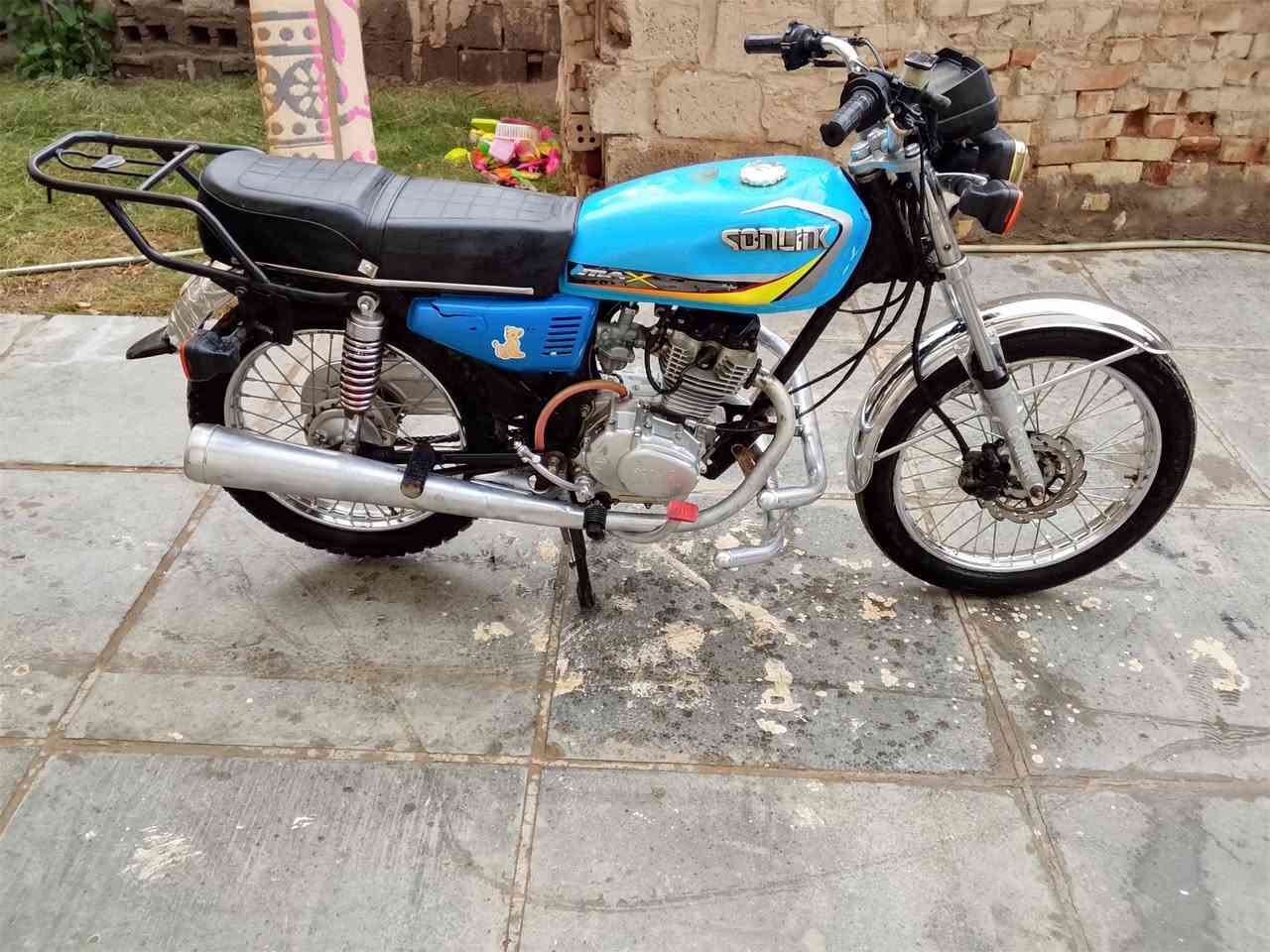 ‏سلام عليكم دراجة 4 كير مديل 23 نص هندر وراق صولي كهربايات شغالة تخم تاير جديد وين متريد اطلع دراجة مكينة ناعمة لا نضوح ولا تنقيص خير من الله ربع ما ذب عليهة بكان بغداد نهروان سعر400 ملاحضة لحد يكلي نتضرني اول واحد يجي ياخذهة
‏*********** رقم واتساب
‏‪0788 784 3003‬ تصال
