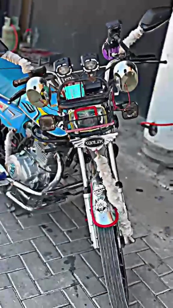 السلام عليكم دراجه للبيع 2024 دراجه جاهزه ما ناقصها كل شيء شرط الجير ومحرك 725 وبيها مجال مكاني بيجي، ***********

