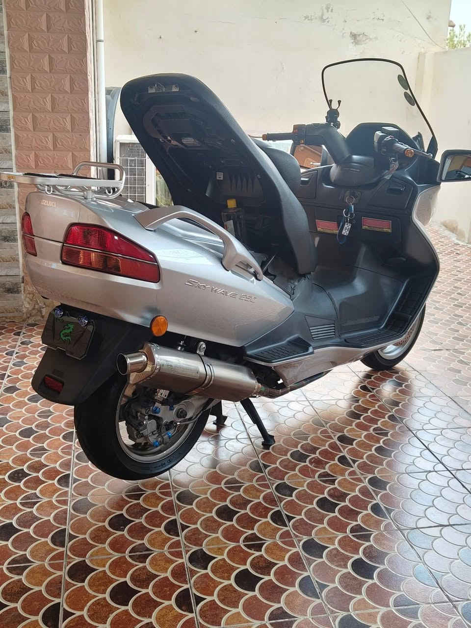 سلام عليكم دراجه سكاي ويف نص فول مكينه كير سبانه ممدود عليهن ماشيه 27الف تخم تاير دنلوب دراجه حاويه وجديده بمعنى الكلمه السعر خاص للاستفسار *********** مكاني ديوانية عفك
