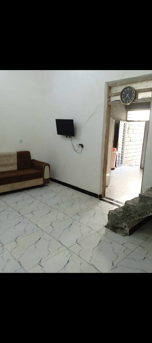 السلام عليكم🏠🎄 بيت للبيع بالسكان الصناعي بدور سيد حمزة مساحة ١٧٠ صب كونكريت
بيه وصل تمليك
يتكون من غرفتين واصحيات داخليه والخارجية الدوانية ماكاملة واصاله وامطبخ 
السعر ٤٠ بيه مجال
رقم الهاتف📱 ***********
