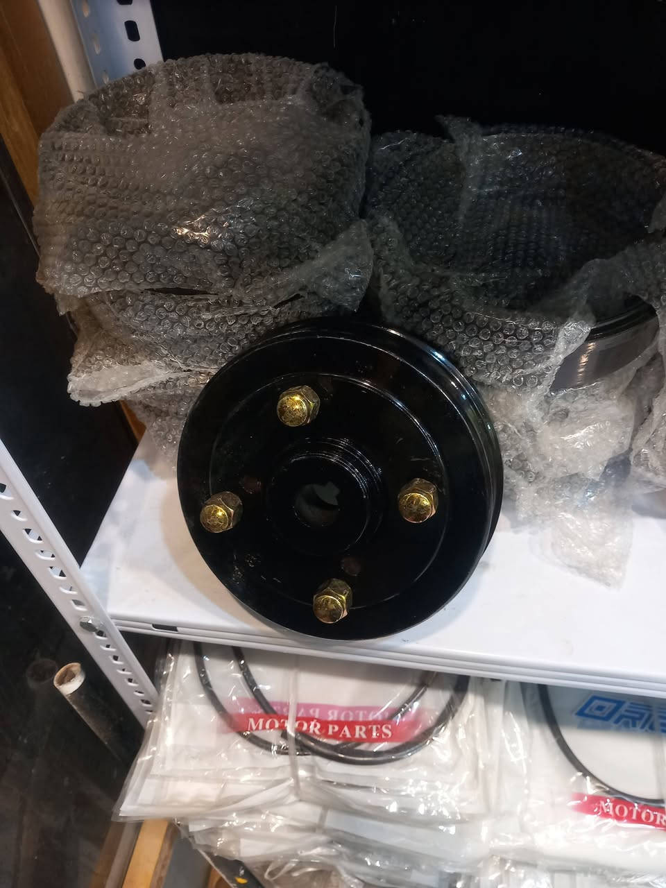 فلنجات للبيع على وضع الشركه جدد 16 فلنجه النوعيه الثقيله اصليات 
سعر الوحدة 5000 المكان سوق الشيوخ
لتواصل *********** واتساب
