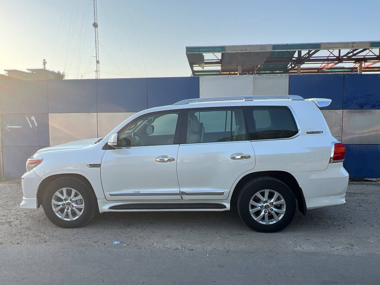 السلام عليكم لاندكروز موديل 2011 ستينية اصل
محرك 4700 V8
رقم بغداد بسمي تحويل ثاني يوم  
مكفوله كفاله عامه من صبغ وبارد وتبديل والشخوط 
فول مواصفات
بصمه تشغيل
بصمه أبواب
أشارت ترحيب
فتحه سلايت
جام تصعيد تنزيل عل ريمونت
3قطع تبريد
ثلاجه
كامره امامي+كامرة خلفية
شاشه امامية
شاشات خلفية
حساس خلفي
السياره جديده بمعنى الكلمة
ماشيه 105 الف
السعر 325 
 بيها مجال
للإستفسار اتصل على
هاتف ***********
العنوان بغداد. 
بيع او مراوس حسب القناعة
