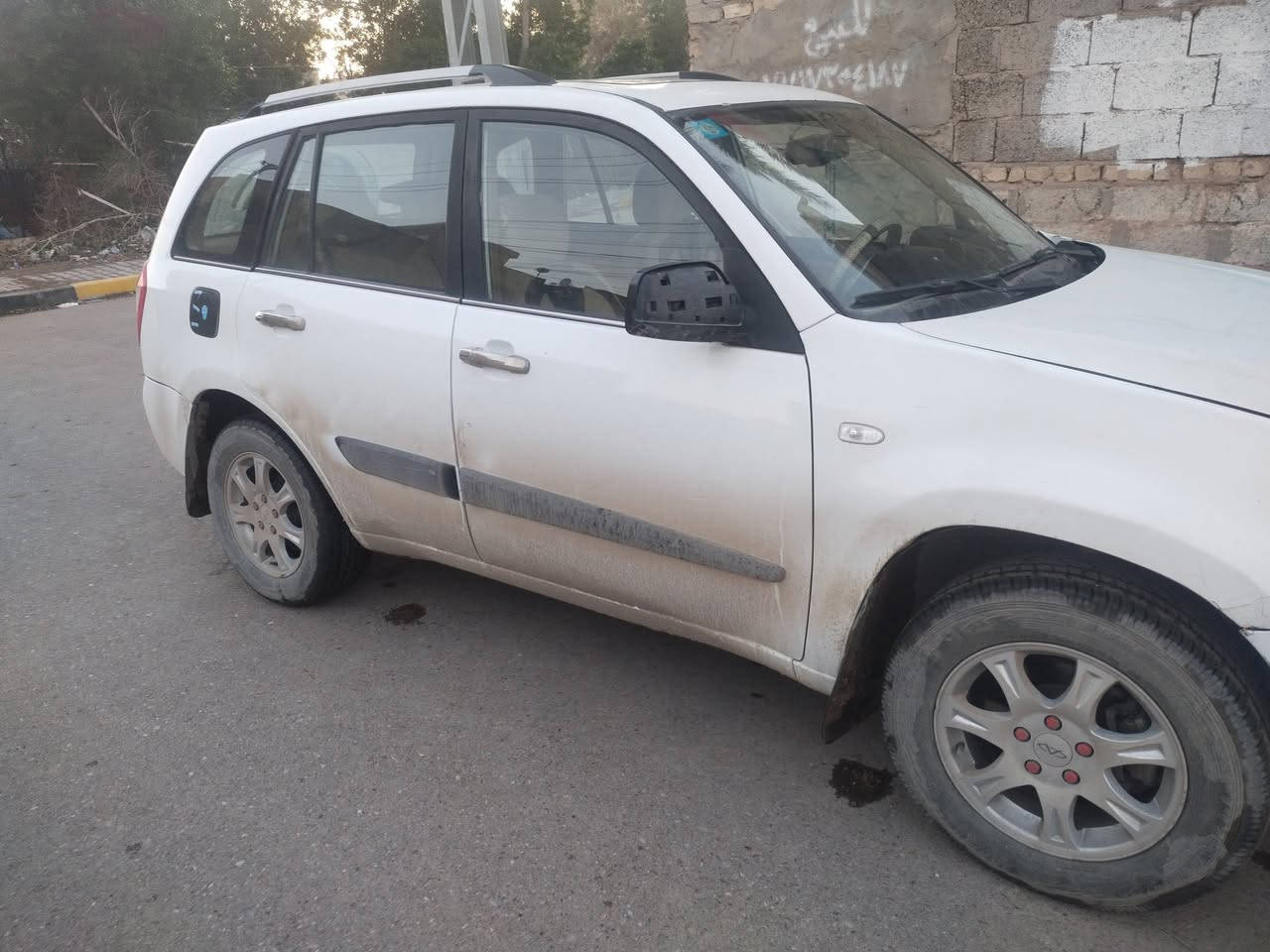 السلام عليكم
تيگو ٢٠١٢ شكل ال١٣ بلادية مامحورة كاملة السيارة سنوية لل٢٧ هزة تنتهي شهر السابع بسمي رقم بغداد انكليزي مكينة وكير نضيفات تبديل الدهن الاصلي كله بموعدة بانزين كله محسن عبوة جديده فيتبم جديد اصلي راديتر جديد 
شواصيها نضيفه تبريد تدفئة هيترات كله شغال 
 كشرها نضيف شوفه عينك لا فلاتر ولا صور قديمه وشويه وصخه اعذروني لان مطر البارحه 

نقوصاتها باغه مال مري صفحه اليمنة وكيج البانزين مرات يشمر بكيفه ويده صندوك 

رايدها ٦٤ وبيها مجال السيارة مايحتاجلها مصرف 

***********
