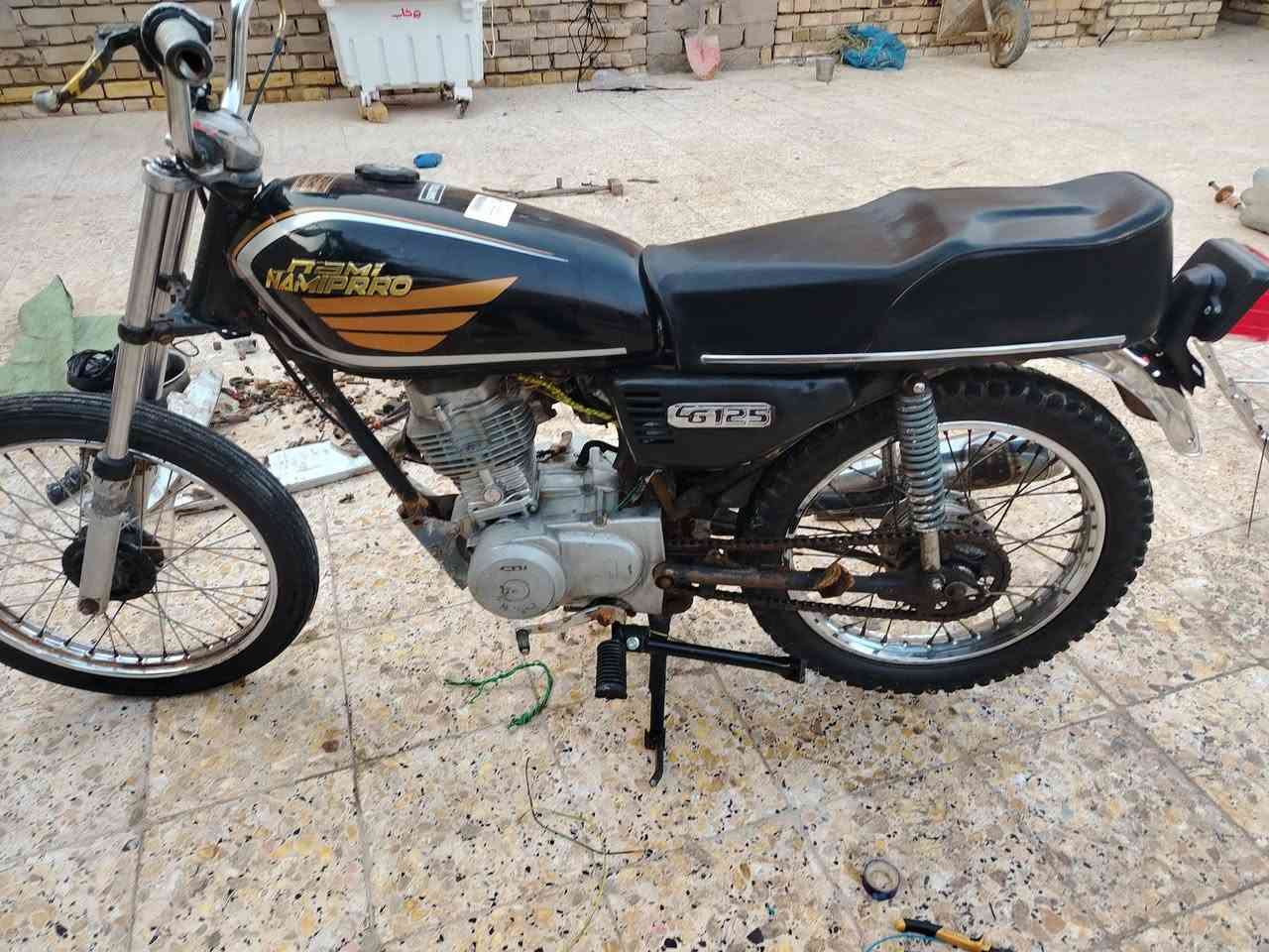 السلام عليكم دراجه يراني نامه شلامجه أدوات موديل 22 دراجه حلوه ماعورزه شي شراي بيه خير ويدلل مكاني سوق الشيوخ حي العسكري ***********
