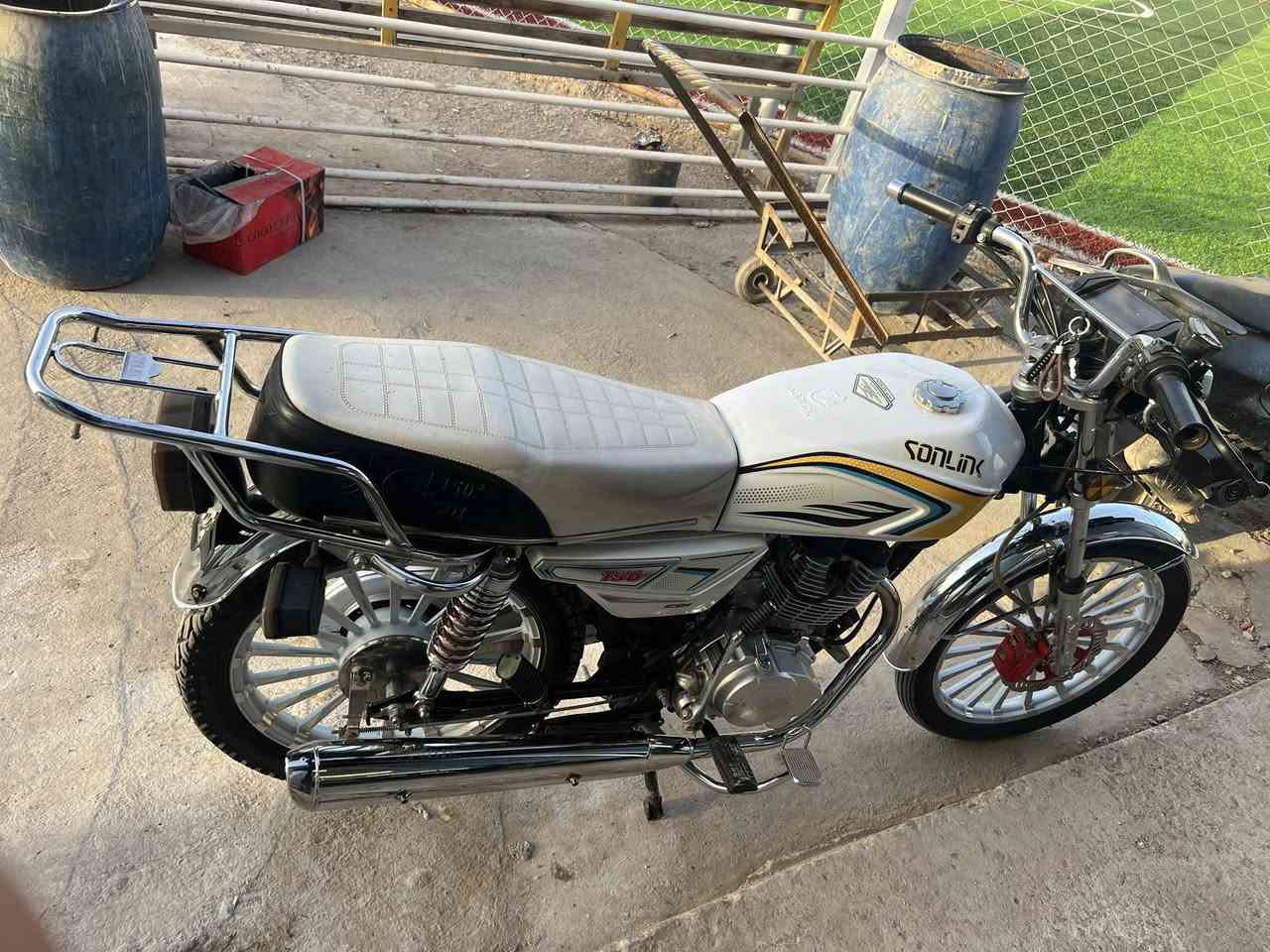 سيفان موديل ٢٤ اوراق استنساخ دراجه مكفوله من كلشي ونضيفه  السعر خاص واتساب***********
