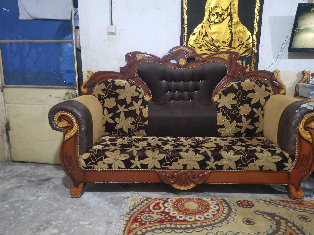 السلام عليكم عندي تخم خمسه مقاعد يحمل  عشرة اشخاص تخم مستعمل قليل سعره 300الف وبي مجال عنواني النجف الاشرف حي العسكري مدارس قرب سيد كامل الوكيل  ***********
