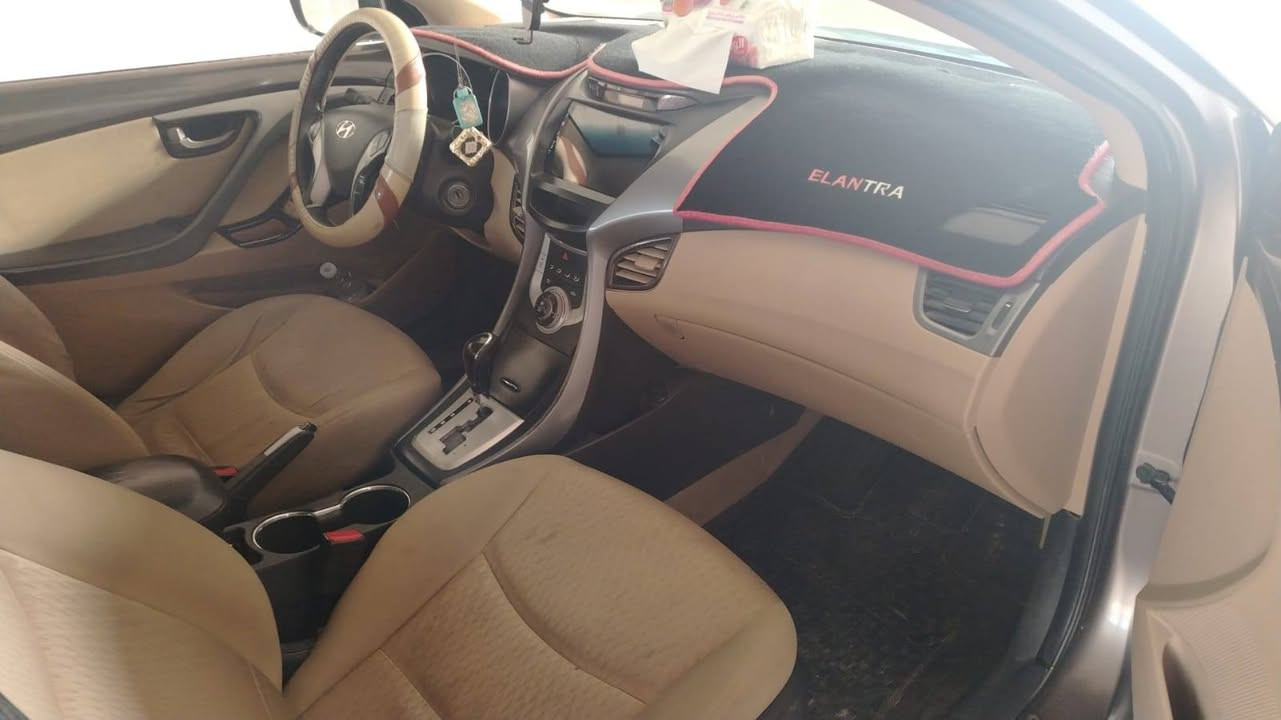 سلام عليكم  / النتره للبيع مضلع ١٢ خليجي محرك 1800 بسمي تحويل ثاني يوم السعر  118 وبيه مجال حك الجيه مكاني رمادي ***********
