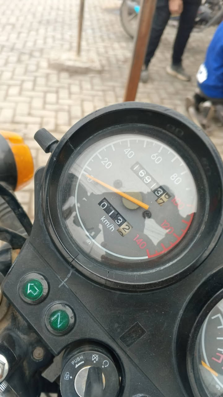 السلام عليكم دايون نفخ للبيع موديل 22 اوراق سكنر ماشية 17 الف  صار يومين من جفتتهة الدراجة نضيفة وحلوة شادلهة سيباية جديدة السعر مليون وبيهة مجال مكاني بغداد الحسينية مال الراشدية ***********
