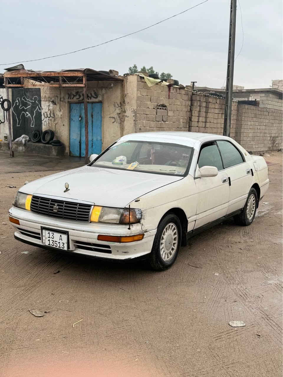 السلام عليكم 
سيارة نوع كراون بطة متصل 
الموديل: ١٩٩٢
اللون:لؤلؤي 
رقم:ميسان باسمي مشروع وطني 
السيارة كاملة ينراد الها شويه ترتيبات بسيطة كير جديد ماصار شهر من شاده محرك ديلكو ٢٥٠٠ السيارة صبغها بس الصندوق بي جراد 
بيها طخة بسيطة مثل ما موضح بالصور دواخلها حلوه 
السعر ٥٣ وبيها مجال للشراي 
مكاني بصرة حيانية 
السراي و الجاد يتواصل على الرقم 
*********** البصرة, العراق
