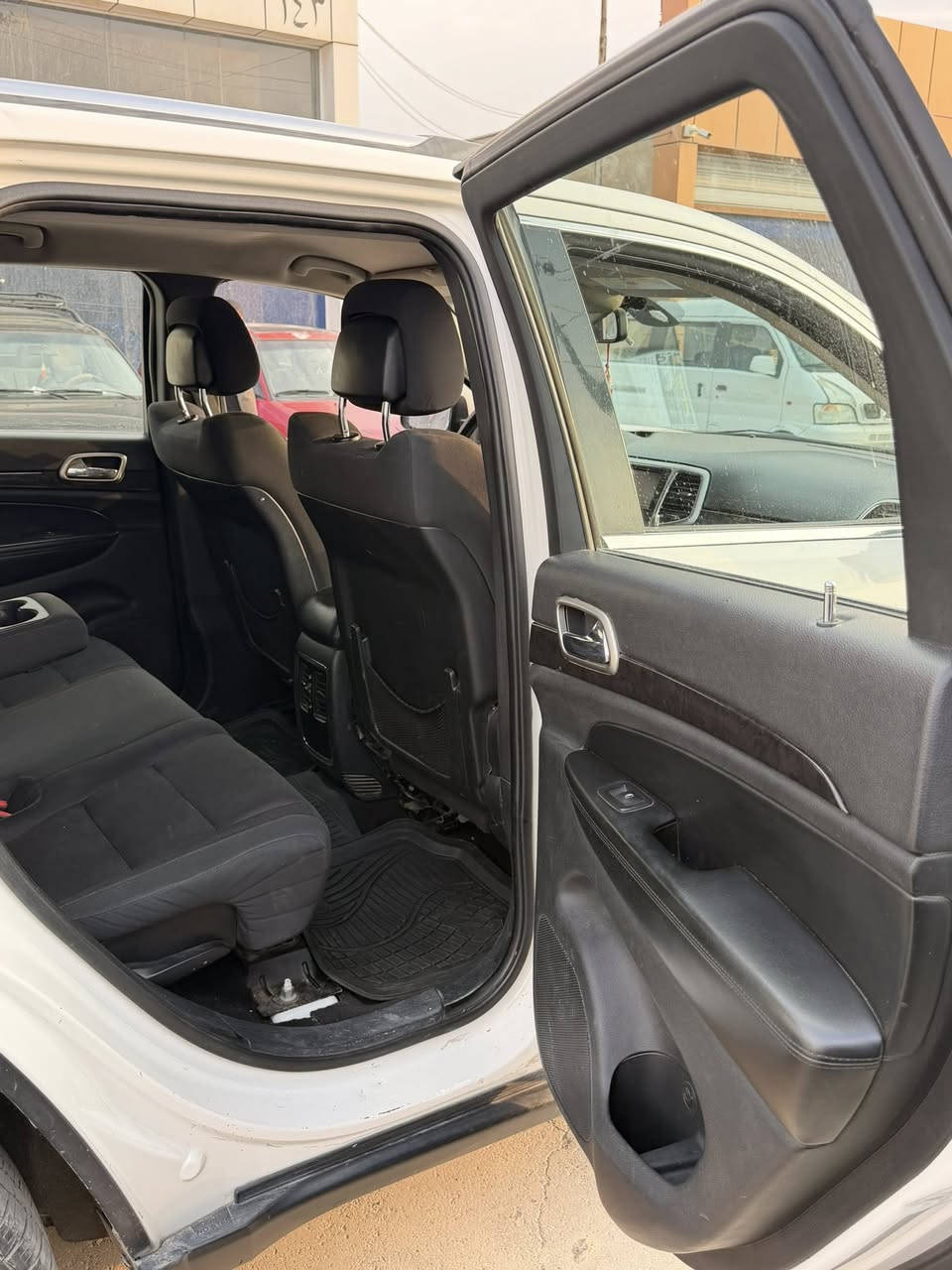 السلام عليكم

جيب شيروكي 2011 امريكي رقم سليمانيه 

السعر 150 وبيها مجال 

6 سلندر 3600 

كير ومحرك خير من الله 

السيارة جاهزة لايت زنون 

صدر تبريد ثلج 

شاشة تحكم ستيرن 

كشن كهرباء 

لون ابيض 

فول تحكم ستيرن 

3قطع بيه 

السكن كارت مكانات  

سونار موجود

 مكاني كركوك ***********
