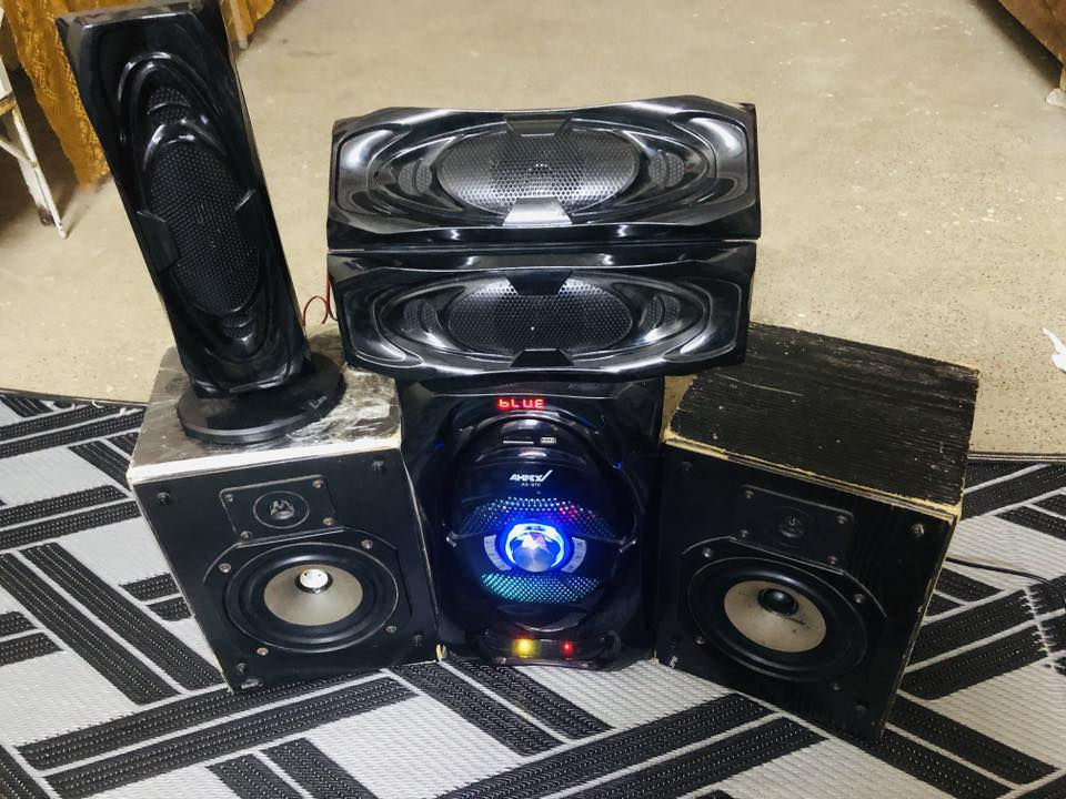 دي جي مال بيت فول صوت اسمع الصوت وللعلم ويا 3سماعات بس واني ضفتله سماعتين اضافي قفل75 غير قابل للتفاوض يرهم مال كوفي او محل حلاقه او غيره مكان الموصل الايسر حي البكر للتواصل ***********واتساب موجود على نفس الرقم
