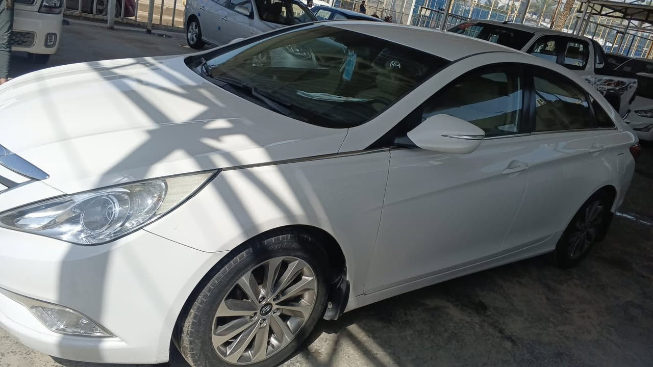 السلام عليكم سوناتا خليجي 2013 شكل 2014 رقم بغداد الجديد باسمي لسنه 2031

بيها صبغ اقل الشبر واضح بالسونار وبارد شبر

كير محرك دوش 2400  

كيس المحرك مبدل فقط
ماشيه 141 الف

شفتات ستيرن 

تحكمات ستيرن

حساس خلفي 

كرسي السائق كهرباء

مري شفط

السعر 144 وبيها مجال

مكان السياره  بغداد علوة الرشيد او مقابيل مخابز الاغا

مكلف بالنشر للاتصال ***********
