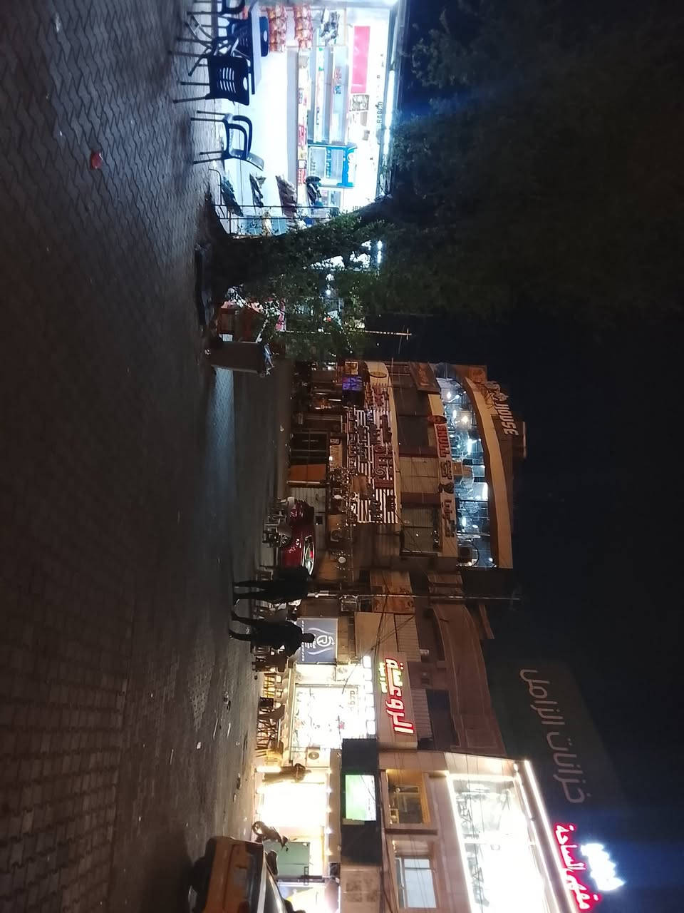 السلام عليكم..... اللهم صل على محمد وال محمد 
كشك للبيع في تقاطع صليخ قرب العيادة الشعبية 
الكشك يباع عدا العارضات والرفوف 
للأستفسار واتساب 
***********
