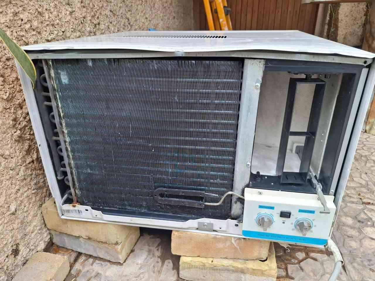 مكيف وندو نوع ميديا 2 طن تدفئة وتبريد بحالة جيدة....مع كامل ملحقات شباك وفلتر هواء عدد/2..
السعر ١٧٥ الف دينار
الاتصال موبايل ***********...

