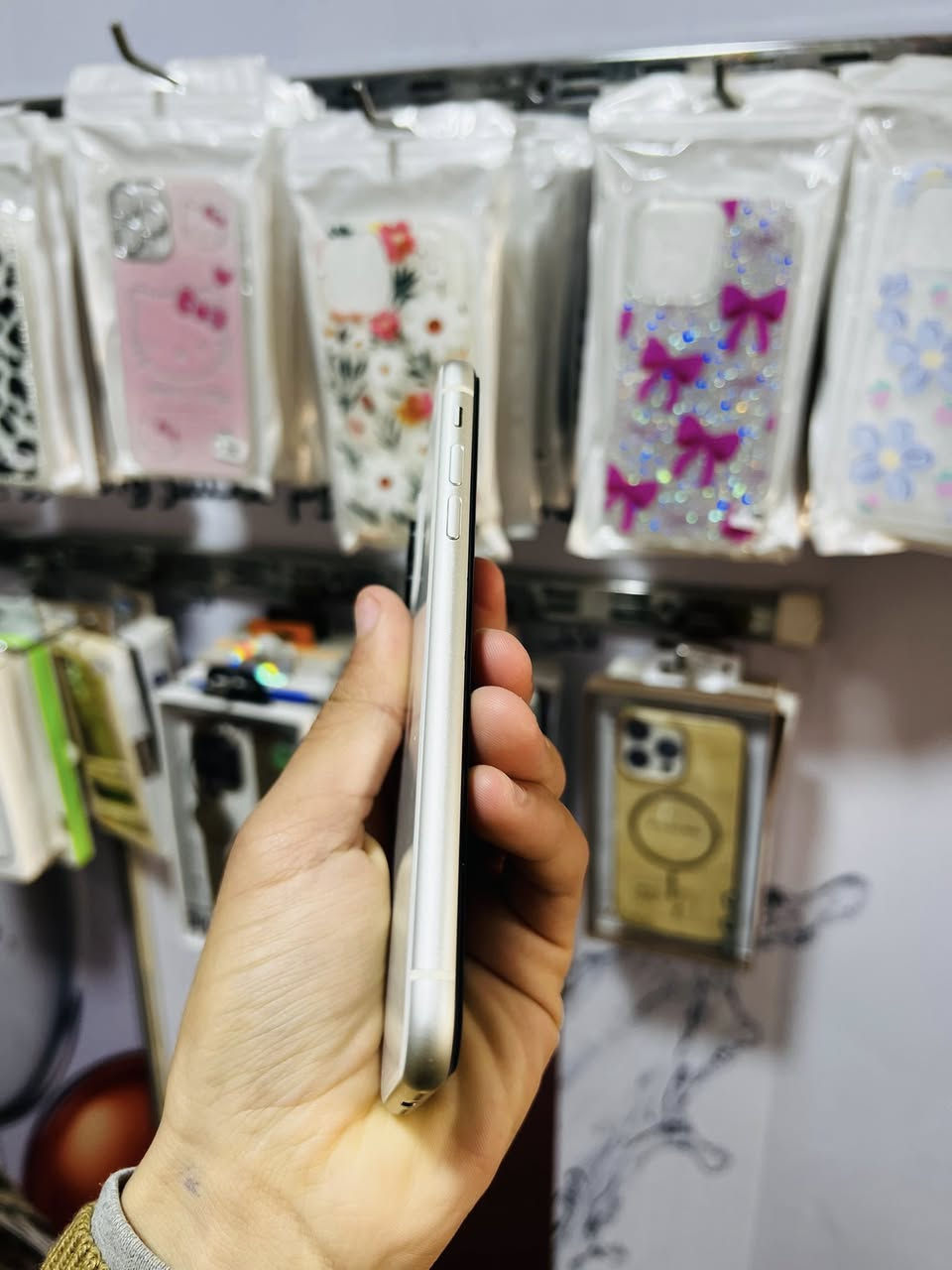 السلام عليكم للبيع ايفون 11عادي الجهاز بلادي مامفتوح
بطاريه 82🔋
ذاكرا 128📿
فيس ايدي شغال 🧑‍💻
الجهاز كله شغال ومكفول🎖️
كامرات صوت لاقطه مكفول 📷
نضافته 100/100🐦‍🔥
للبيع بسعر265الف 🤑
للتصل ***********📞
مكاني تكريت شارع الاطباء
 .
