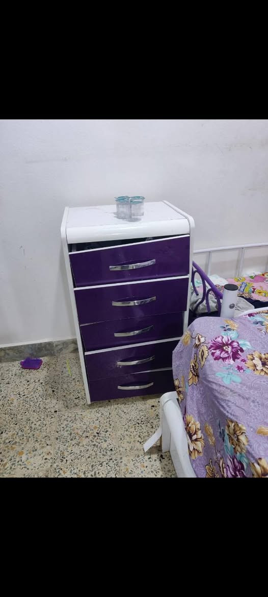 غرفه للبيع نضيفه ضرر بس المجرات
بدون تحته ٧ قطع


**إذا كنت صاحب هذا الإعلان وتريد حذفه لأي سبب، رجاءا أرسل رسالة إلى الدعم الفني**