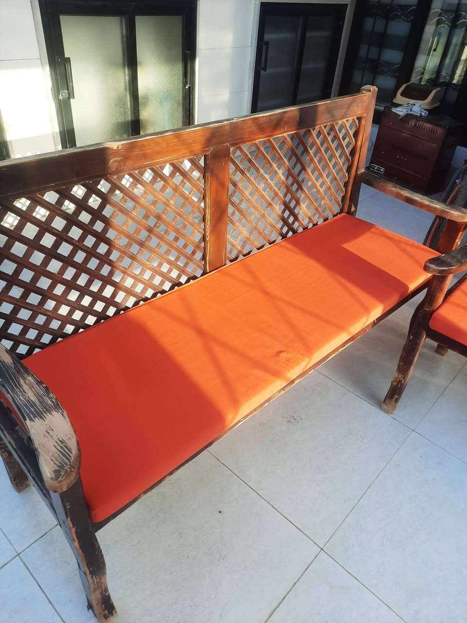 للبيع كراسي خشب للحديقة نوعية جيدة موجودين في فرمانبران


**إذا كنت صاحب هذا الإعلان وتريد حذفه لأي سبب، رجاءا أرسل رسالة إلى الدعم الفني**