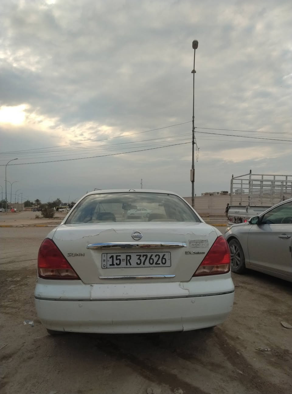 سيارة سني 2009 للبيع 

سياره بيها قطعتين بدون
 دواخل 
كير محرك 
تبريد تدفئة شرط 
سنويه لل 29 
محرك اسود 
كير عادي 
رقم انبار انكليزي 
السعر 83 وبيها مجال 
ترهم مراوس 
للأستفسار ألاتصال على الارقام 
***********
***********
