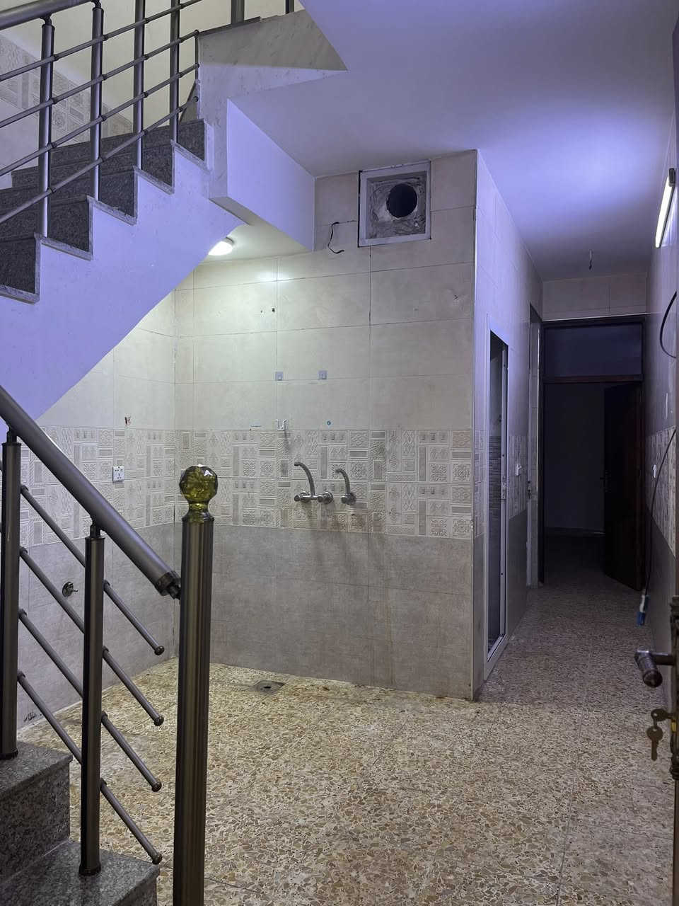 مشتمل للبيع
مساحة المشتمل ٥٥ متر 

واجهة ٣,٣٠ نزال ١٦ ونص

يحتوي على صالة ومطبخ و٣ غرف نوم

صحيات فوك وجوا 

العنوان الشعب حي سومر 

شارع عرضه ٨ قرب الفلكة الاولى

السعر ١٧٠ مليون قابل للتفاوض 

للاستفسار ***********
