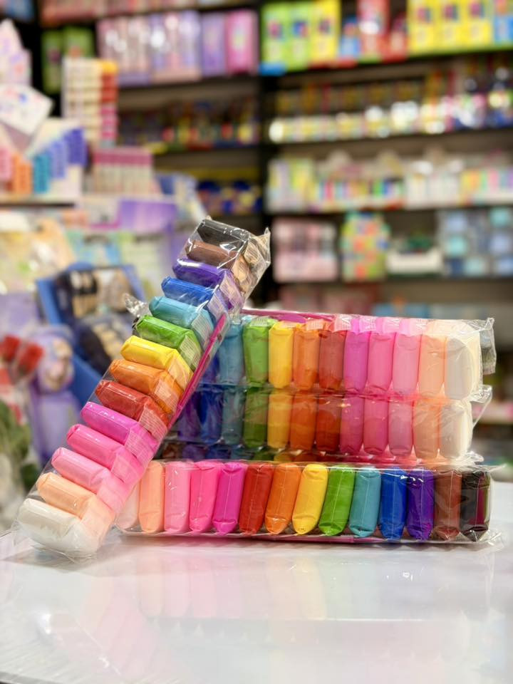 طين اصطناعي بألوان جميلة 🌈
وسلايم مميز مع شخصيات كيوت يحبها الأطفال 🧸

✨ ممتع للعب والتشكيل
✨ يساعد الأطفال على الإبداع وتنمية الخيال
✨ ألوان كثيرة تناسب كل الأذواق

مناسب للهدايا 🎁 والأنشطة المدرسية 👧👦
عند مكتبة الامتياز ✨

📍 حلة - شارع60 - داخل فرع مرطبات كوكيز
#مكتبة_الامتياز #مكتبة #قرطاسية


**إذا كنت صاحب هذا الإعلان وتريد حذفه لأي سبب، رجاءا أرسل رسالة إلى الدعم الفني**