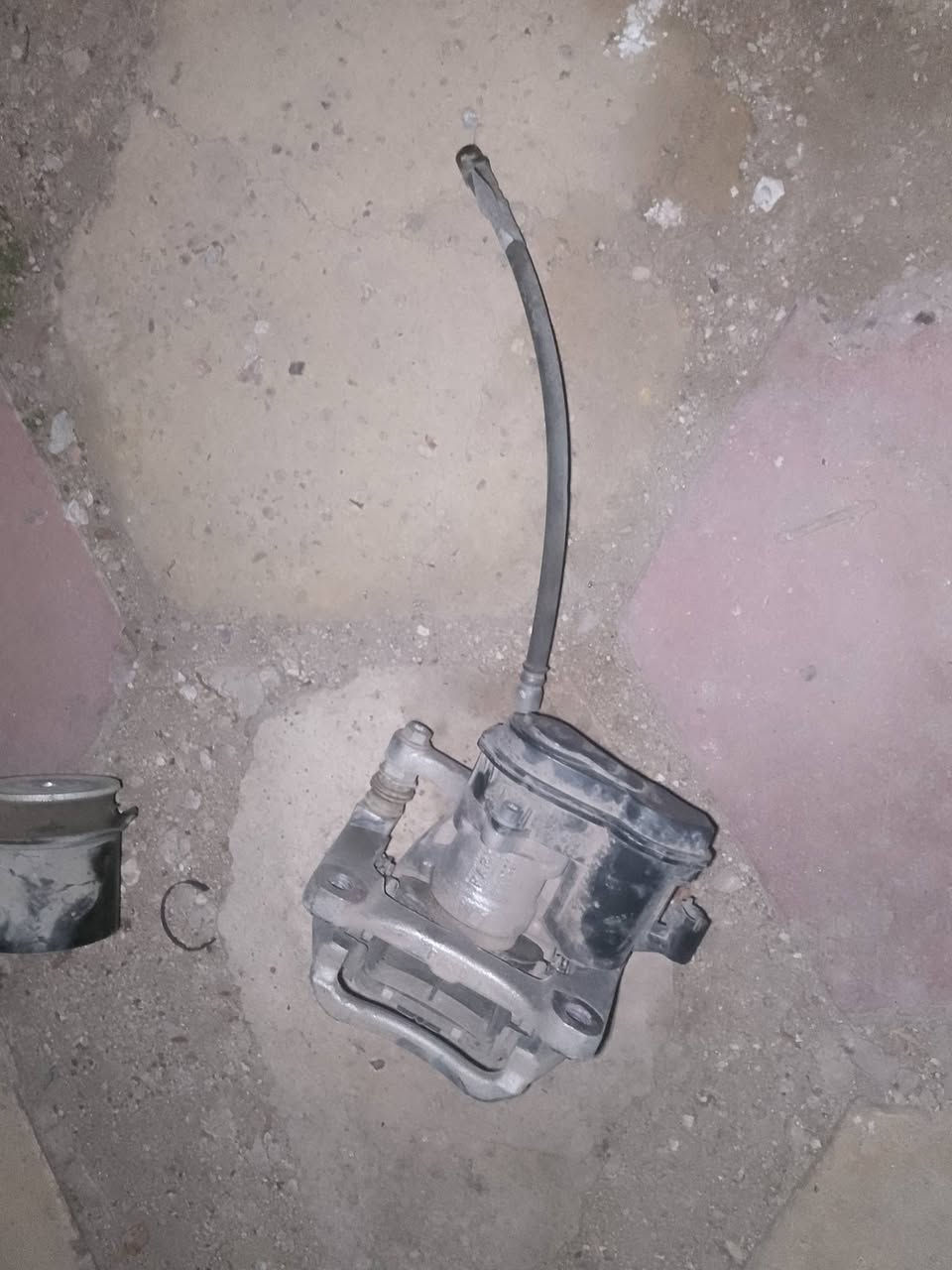 السلام عليكم
بولبرنات خلفيه تراكس 24 و 25
فلنجات خلفيه
فج كامل مع صونده البريك 
حساس اي بي اس

***********
مكاني السيديه
