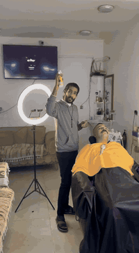 🎉 *عرض خاص بمناسبة رأس السنة!* 🎉 
*حلاقة نبيل ياني* يقدم لك عرض ما يتفوت 🔥
🎁 هدية: غسول بشرة مجاني
✂️ حلاقة كاملة  
🧼 بخار+ تنظيف بشرة عميق 
 شفط دهون ازاله الروس السوداء والبسامير 

وكل هذا فقط بـ *10,000 دينار*! 💥

📅 العرض ساري حد 1/1 
📍 العنوان جزيرة بغداد سياحية نزله كميره 
📞 للحجز:***********

*نبيل ياني – حلاقة بإتقان واهتمام*
