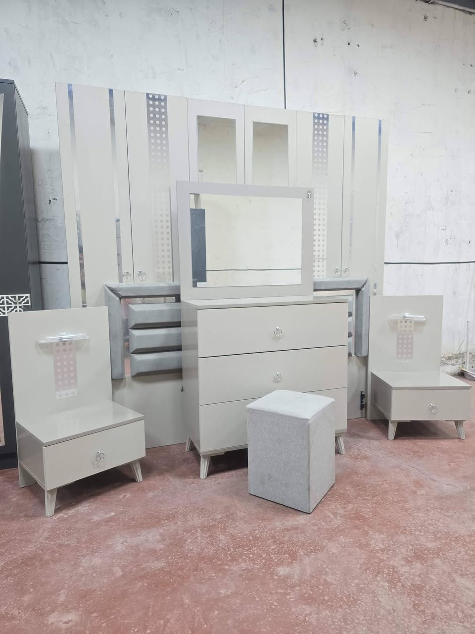 غرفه نوم تركي مستخدم 6قطع نضافه اخت الجديد 💗
#سعر 500قفل مع الشد والنقل داخل بغداد مجاني 💗
يوجد انواع الغرف التركي 💗


**إذا كنت صاحب هذا الإعلان وتريد حذفه لأي سبب، رجاءا أرسل رسالة إلى الدعم الفني**