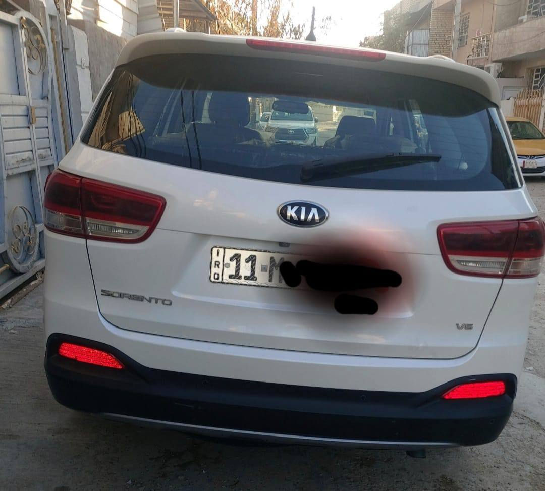 السلام عليكم 
سورينتو موديل ٢٠١٧
سته سلندر ٣ونص
مكفوله كفاله عامه عدى البارد موضح بالسونار مرفق مع المنشور 
٧ راكب تبريد 3 قطع، حساسات 360 درجة، كشنات كهرباء. بصمه 
معروفه مواصفات السورينتو فول عدى البانوراما سياره باسمي تحويل مباشر 
السعر ٢٣٥$ بيها مجال بسيط جداً حق الجيه لا اكثر
عنواني بغداد البياع 
غير متواجد على الفيس بوك 
هـ/‏‪***********‬‏
اتصال او واتس آب بغداد, العراق
