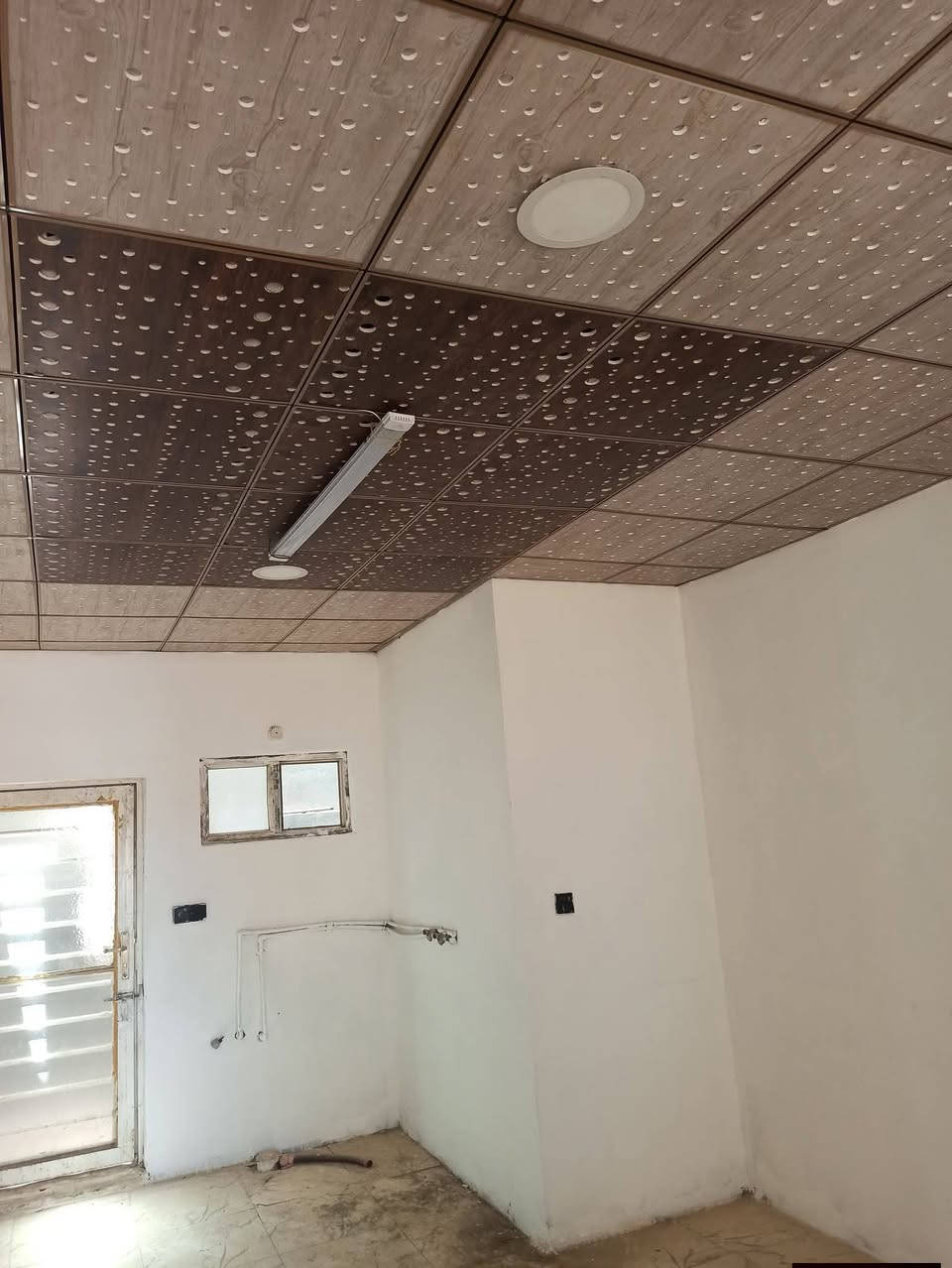 دار للبيع في مجمع بيتي الأول مساحه 200 متر طابقين
يحتوي على ثلاث غرف فئه B 
موقع مميز عكس الشمس وجه كوفه وعلى ساحه 
سند حر يباع نقداً بسعر مناسب 
للتواصل 
***********
***********
