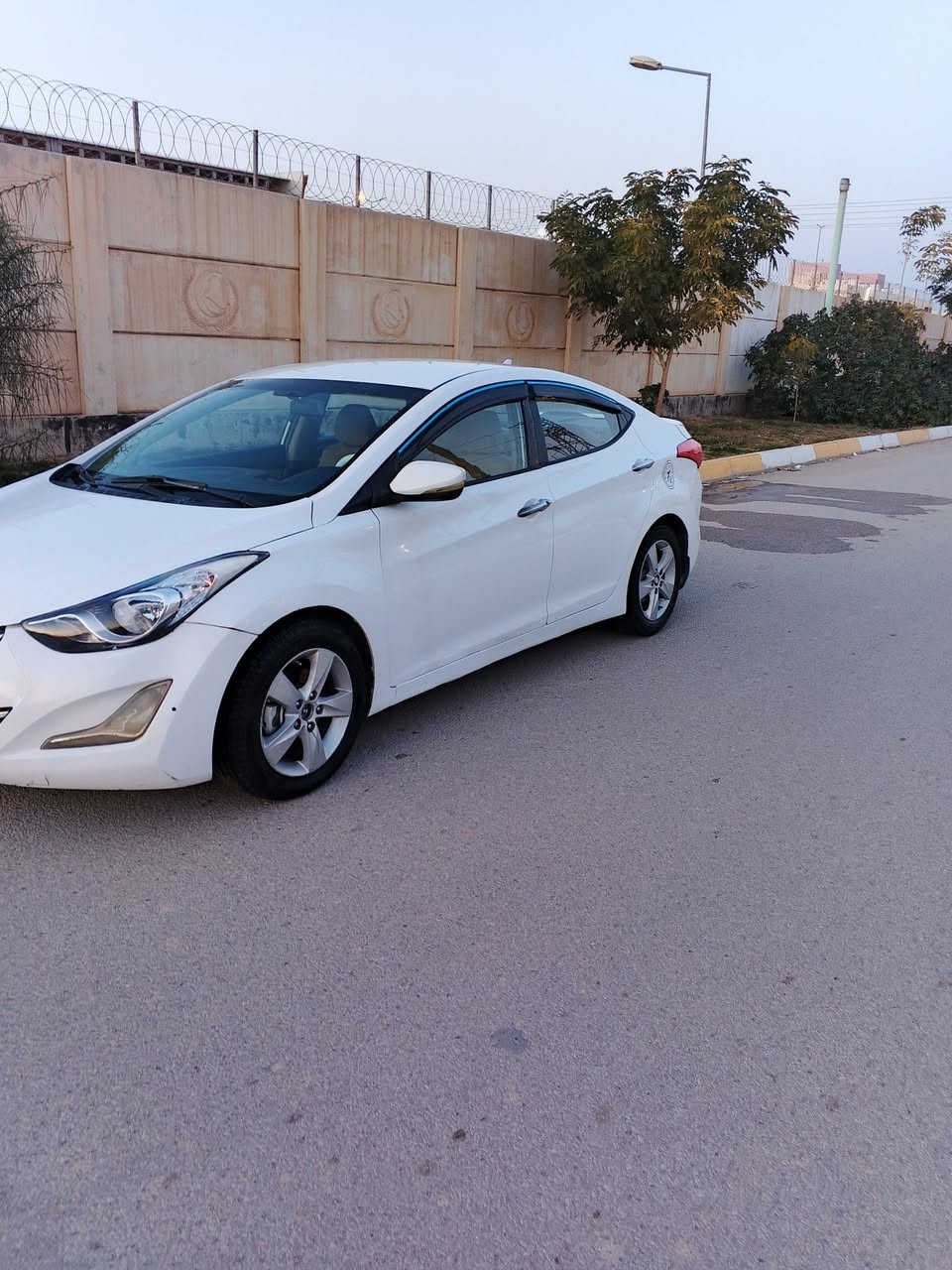 السلام عليكم سياره للبيع نوع النترا وارد خليجي موديل 2013محرك 1600دوش المرغوب  رقم بابل سنويه لل 2030 تحويل مباشر بأسم المشتري مواصفات السياره شاشه كامره خلفيه تحكم ستيرن  شايل بلمري  تدفئه وتبريد محرك جديد كير جديد حداديه جديده تخم تاير جديد ويل كاب سياره بيها قطعتين ونص صبغ بدون دواخل اخوان السياره هزتها ما خلصانه لغايه الشهر 6 السعر المطلوب 95 وبيها مجال العنوان كربلاء رقم التلفون ***********
