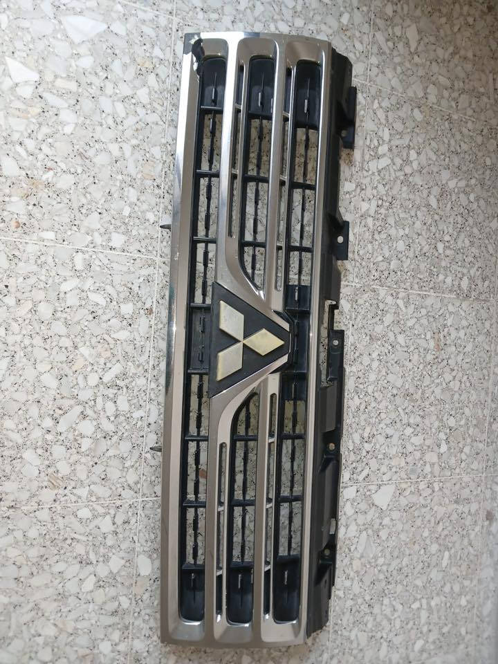 شباك باجيرو
السلام عليكم 
اخوان 
شباك باجيرو للبيع يرهم من 2009 لل 2018 مابيه اي كسر والصور واضحه شويه جراد بالعلامه وشويه بالنيكل والسعر اخوان قيم بما يرضي وبالعافيه 
ابو سيف 
***********
