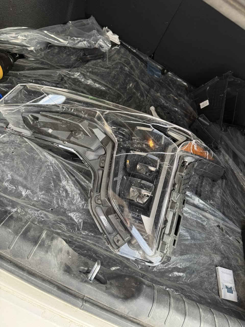 ادوات كيا k4 gt line  كارت الداتا والشاحن سعره 40 الف
اللايت اصلي تفصيخ عدسات ولدات وكارته سليمه والفيش  100 قفله اليفيده بخدمته
مكاني بصره***********
