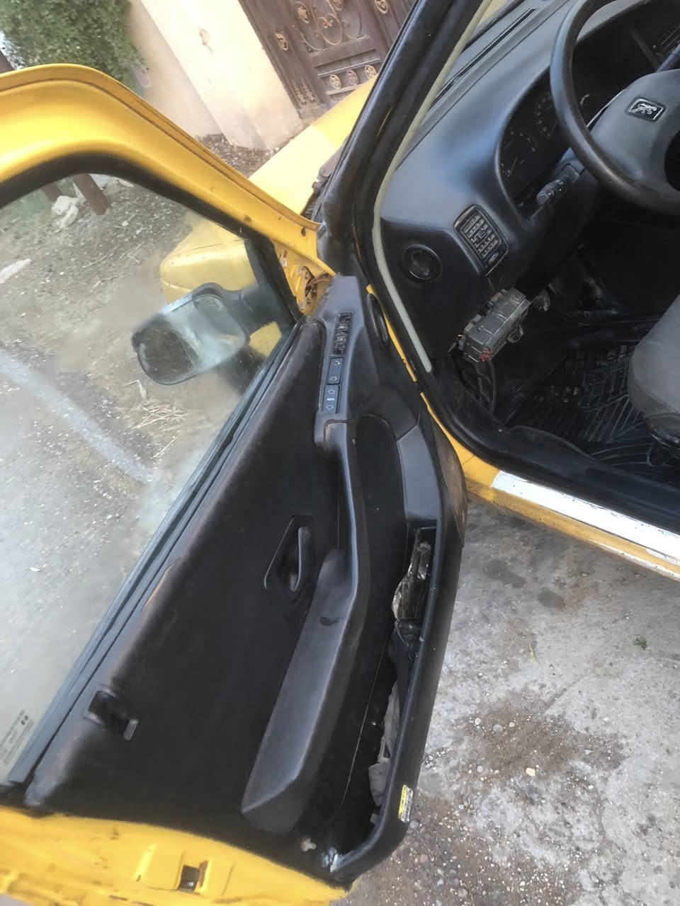 السلام عليكم بيجو روى موديل ٢٠٠٨ سياره مكينه حلوه وكير الواحد مرات يفلت مو داءماا سياره حلوه وجاهزه كهرباءيات مازدات جدد سنويه عضم عاج راعيهه ماندله اتكفل سرقه وعشاير رقم الماني  عارضهه ب١٢وبيهه مجال للناس الفقره التريد تعيش 
مكاني جسر ديالى 
***********
