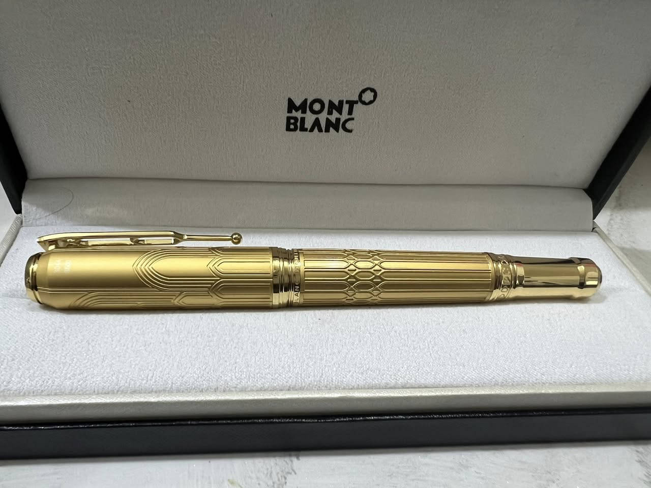للبيع: قلم مون بلان (Montblanc) أصلي 🔹 الصور متوفره خاص
قلم Montblanc أصلي 100%

الحالة: ممتازة

النوع: قلم فاخر مطلي ذهب

مع كامل الملحقات:

✔️ العلبة الأصلية

✔️ كرت الضمان

✔️ الكتالوج

القلم نظيف جداً واستعمال خفيف، مناسب للهدايا أو للمدراء وأصحاب الذوق الراقي.

💰 السعر: (مليون دينار عراقي قابل للتفاوض)

📍 المكان: (السماوه )

📞 للتواصل: خاص أو واتساب *********** 

الرجاء التواصل للجادين فقط 🌹
