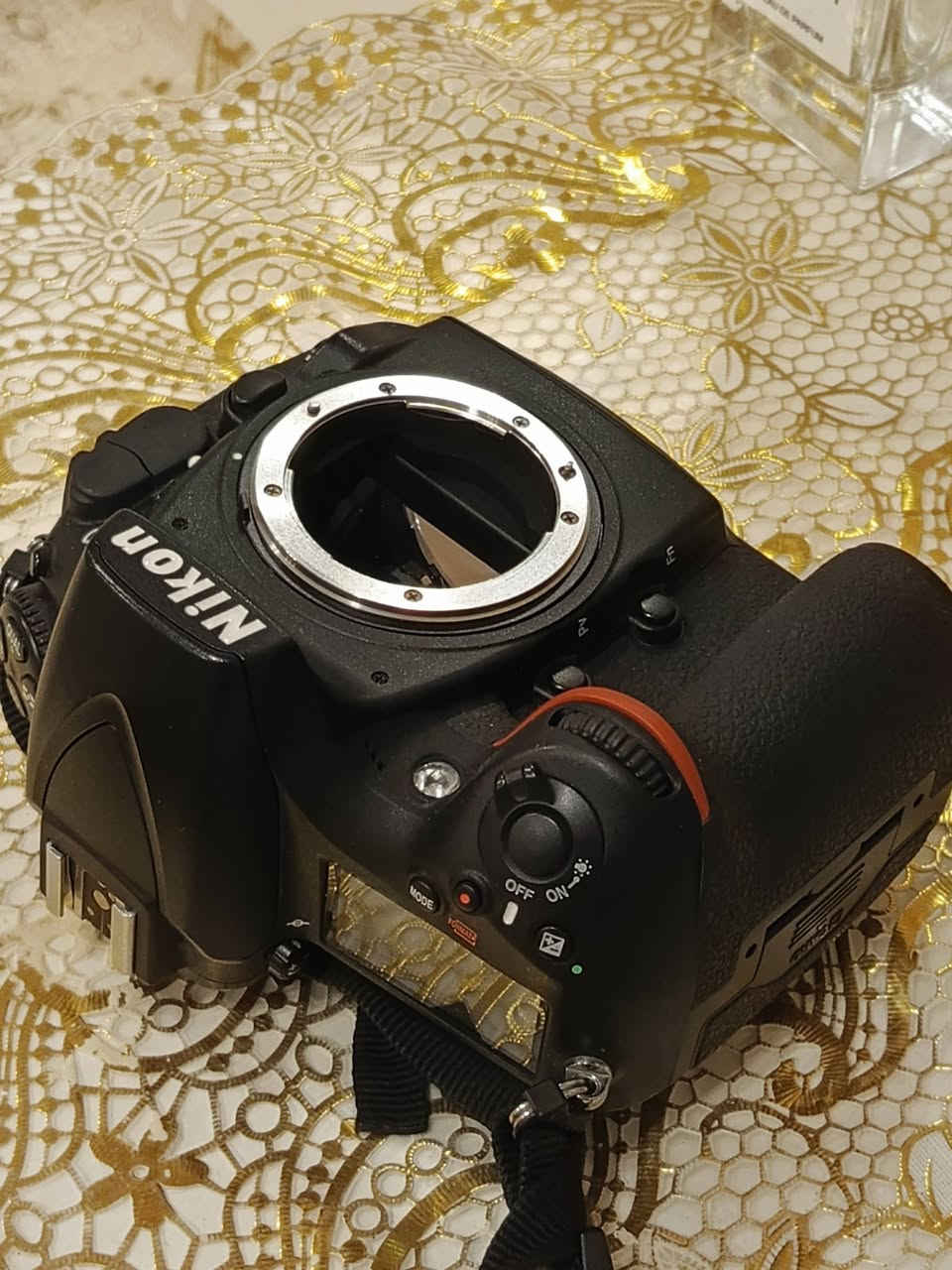 بدي نيكون للبيع 810 نضافه فول 
شترها 7 k 
 كامل ملحقاته المكان نجف


**إذا كنت صاحب هذا الإعلان وتريد حذفه لأي سبب، رجاءا أرسل رسالة إلى الدعم الفني**