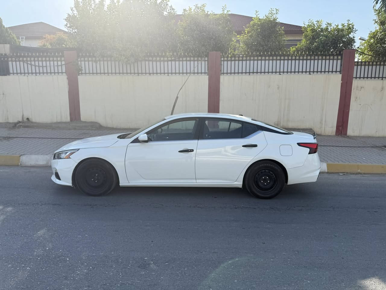 سلام عليكم 
نيسان التيما
موديل 2020 موصفات s
ضرر ٦ قطع وصقف بية اشويه pdr 
سعر ١٢٢ بيها مجال
***********
