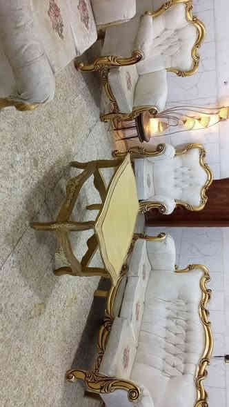 تخم زان تكمه نظيف 8مقاعد مع طبله وسطيه ب240الف وبي مجال المكان الوشاش ***********يوجد توصيل بكروة يوجد واتس اب
