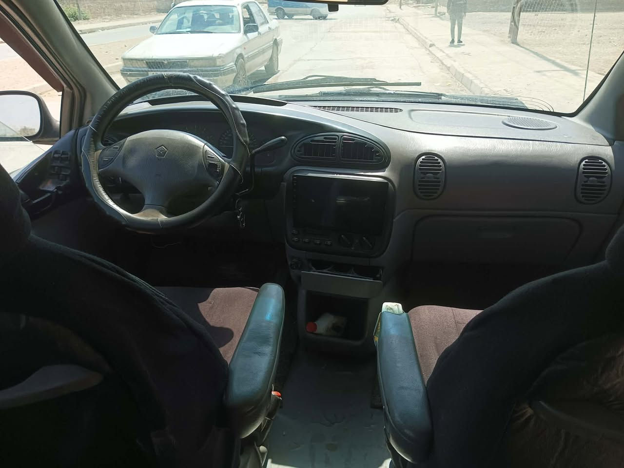 سلام عليكم 
سيارة دوج للبيع موديل 2000
كير ومحرك 3300دوج كير كهربائي شرط محرك وكير كابون بانزين بيها ورقم مسطره نينوى بسمي تحويل مباشر هزه جديده 
كهربئيات شغاله شاشه وسستم سماعات كامله توايرها انضاف سعرها 42بيها مجال  مكان السياره موصل الايسر استفسار اكثر اتصال ع رقم *********** بيها واتساب هم
